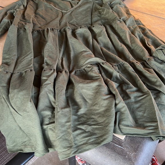 Carly Jean Forest Green Tiered Dress - Picture 2 of 4